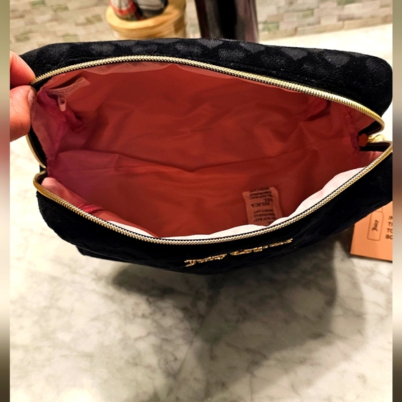 NWT JUICY COUTURE COSMETIC TRAVEL BAG IN BLACK VELOUR WITH HEARTS - Picture 7 of 14
